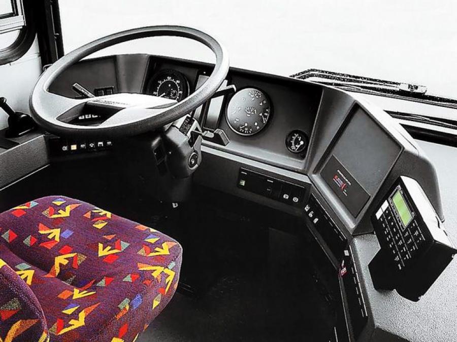 Панель приборов Karosa B931E 1995 года  (фото 2 из 2)